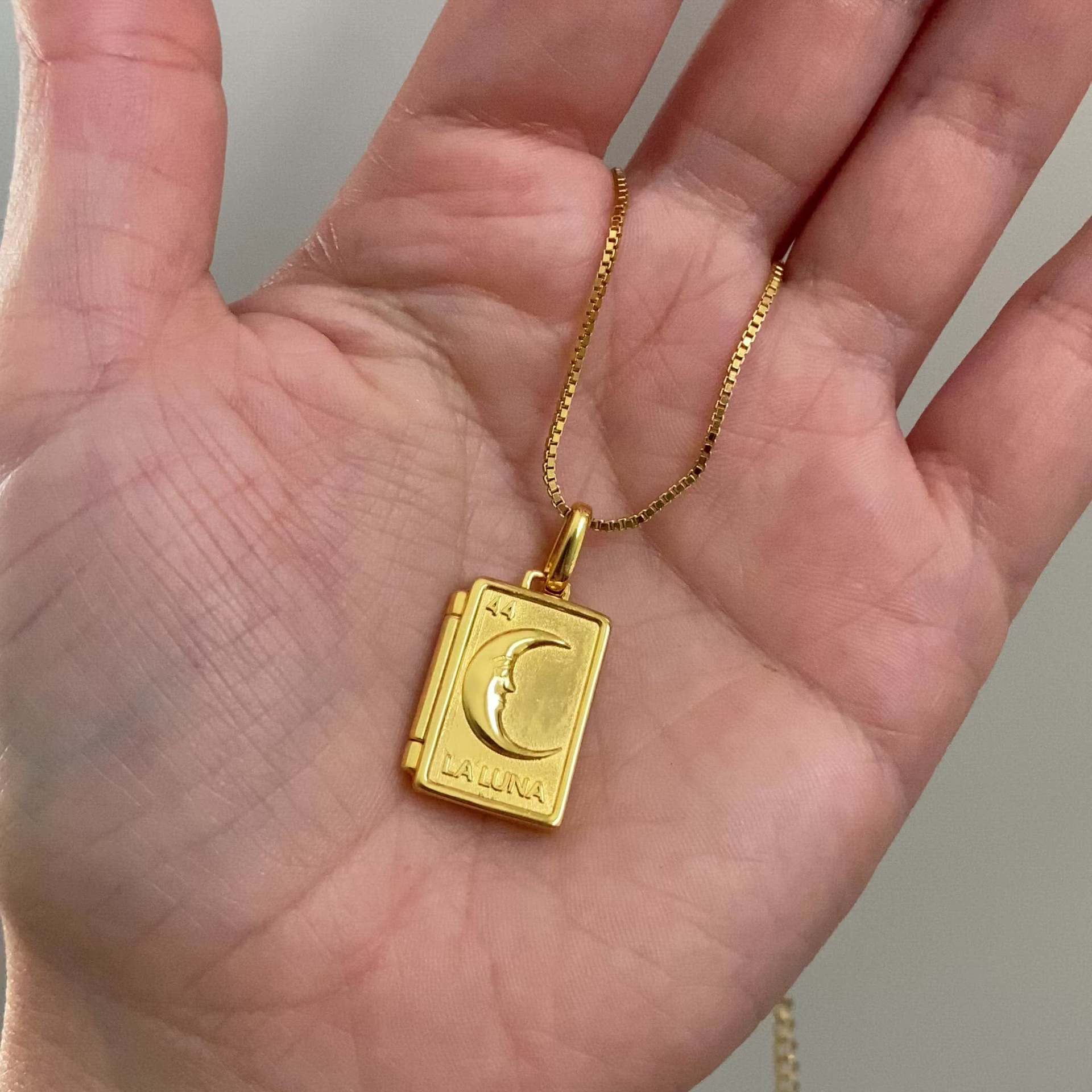 Love Photo Album Opening And Closing Photo Frame Necklace unclo