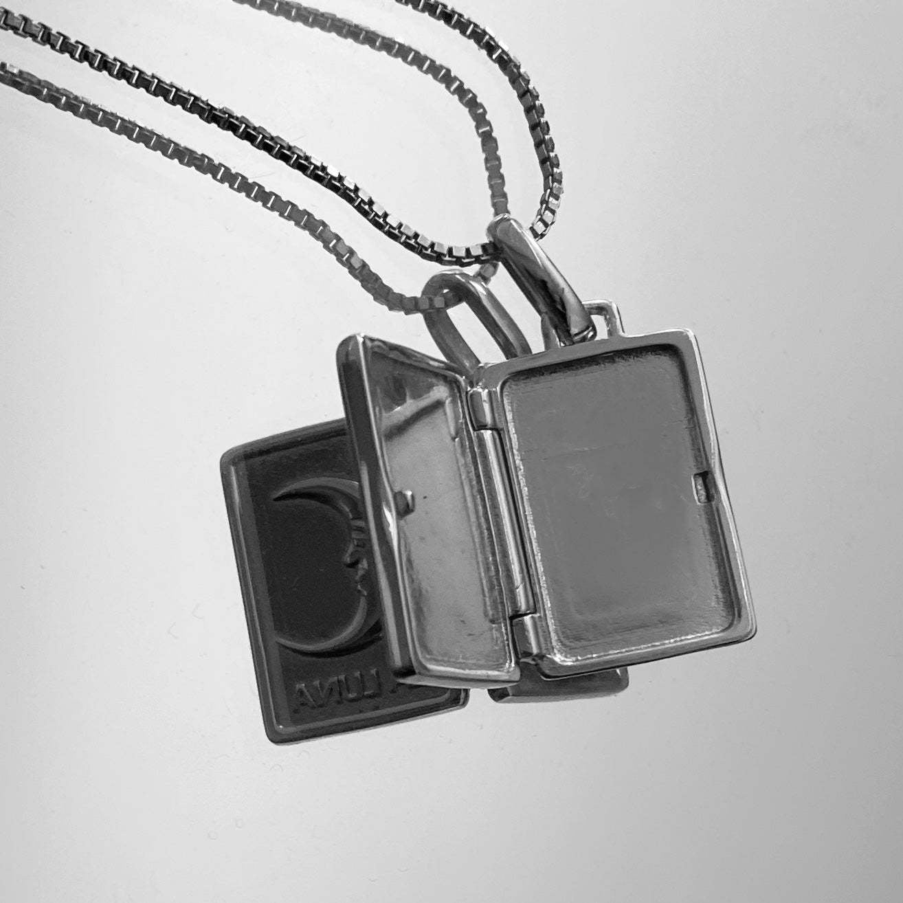 Love Photo Album Opening And Closing Photo Frame Necklace unclo